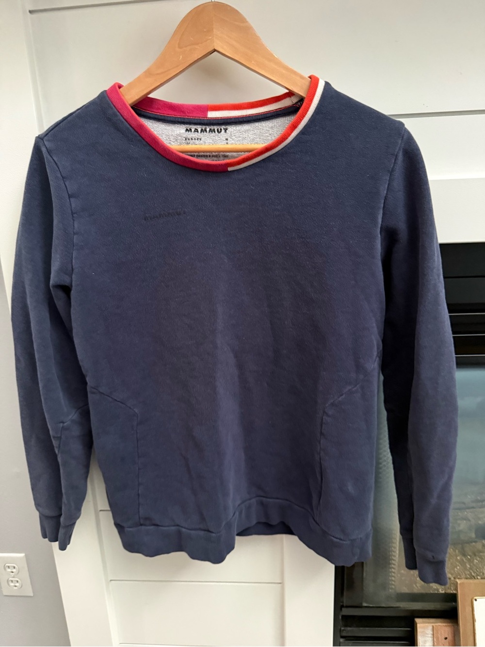 Mammut Men’s Navy Crewneck Sweatshirt vintage with Contrast Trim size medium